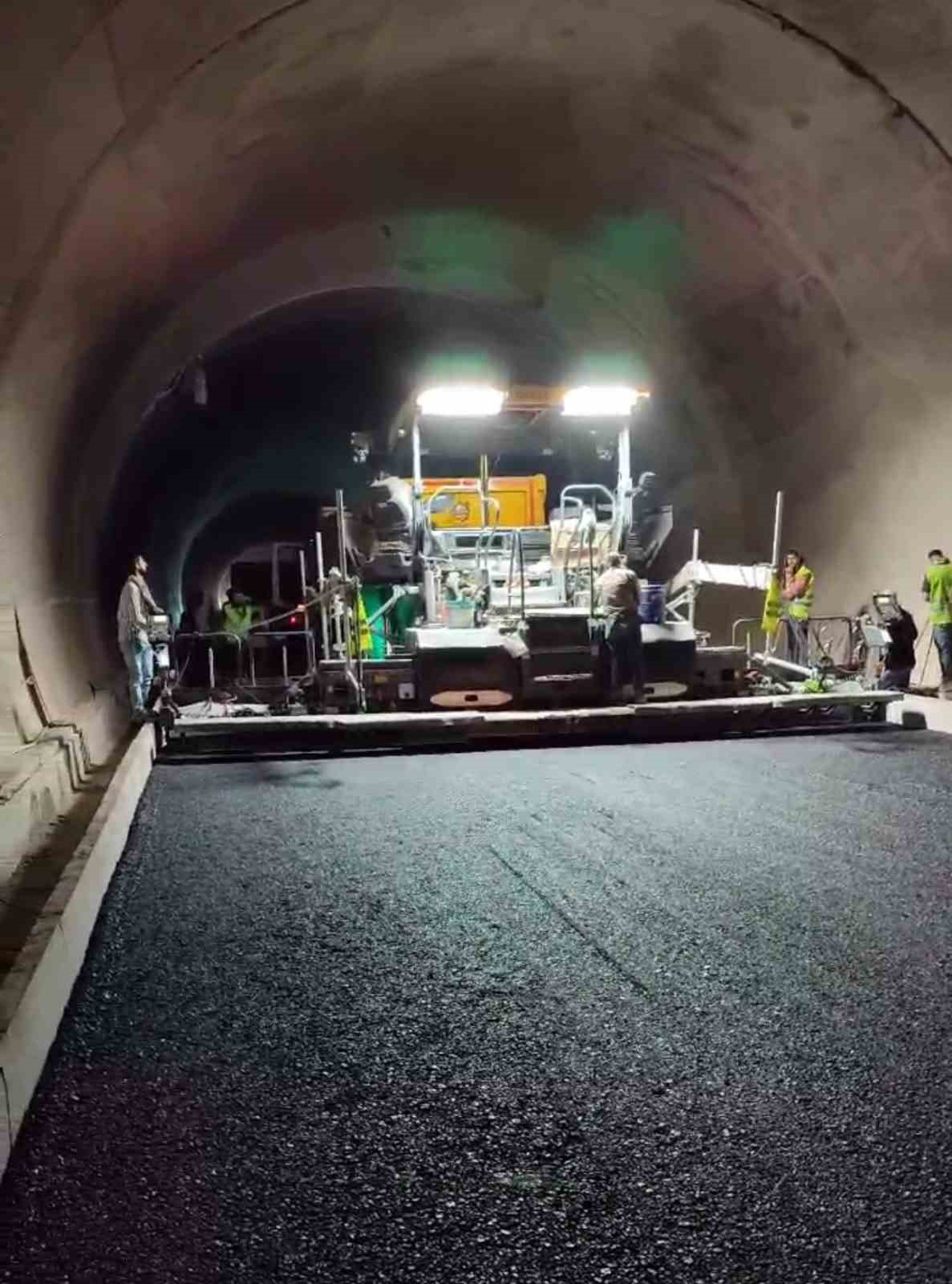 Yüksekova ile Van’ı birbirine bağlayan Yeni Köprü tünellerinin yılsonuna kadar bitirilmesi hedefleniyor