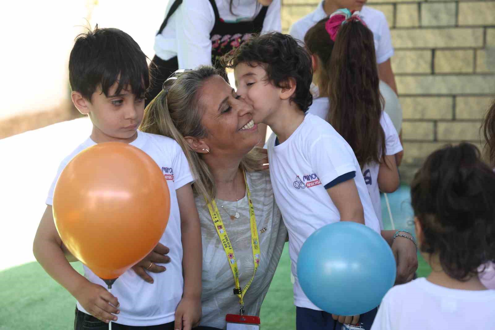 Otizmli çocuklar çömlek yaptı, gönüllerince eğlendi