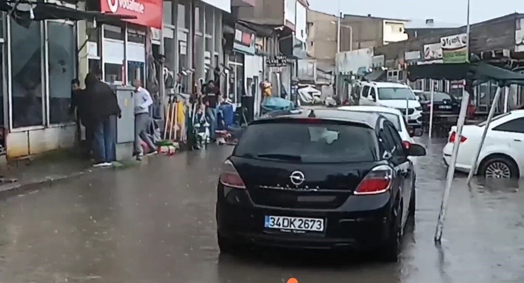 Özalp’ta şiddetli yağmur sele neden oldu