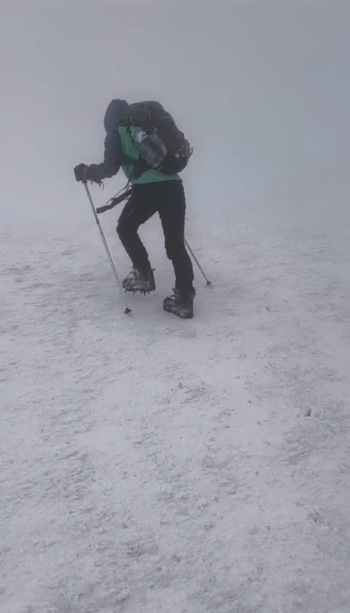 13 yaşındaki aslan yürek Toprak, Ağrı Dağı’nı 15 Temmuz’da fethetti
