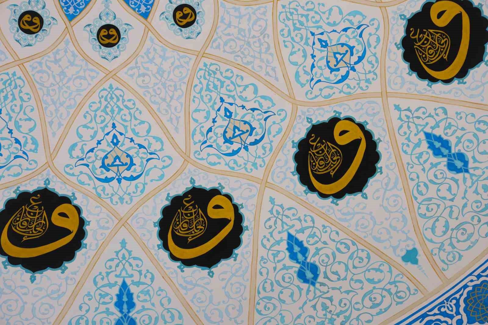 Hat ustası, 28 yıldır küçük fırçası ile 100’ün üzerinde cami süsledi