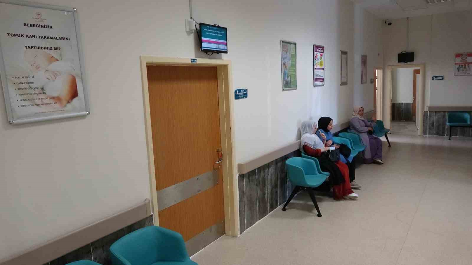 Bitlis’te 16 haftalık 26 yaşındaki gebe hastaya ‘Over Kist’ ameliyatı yapıldı