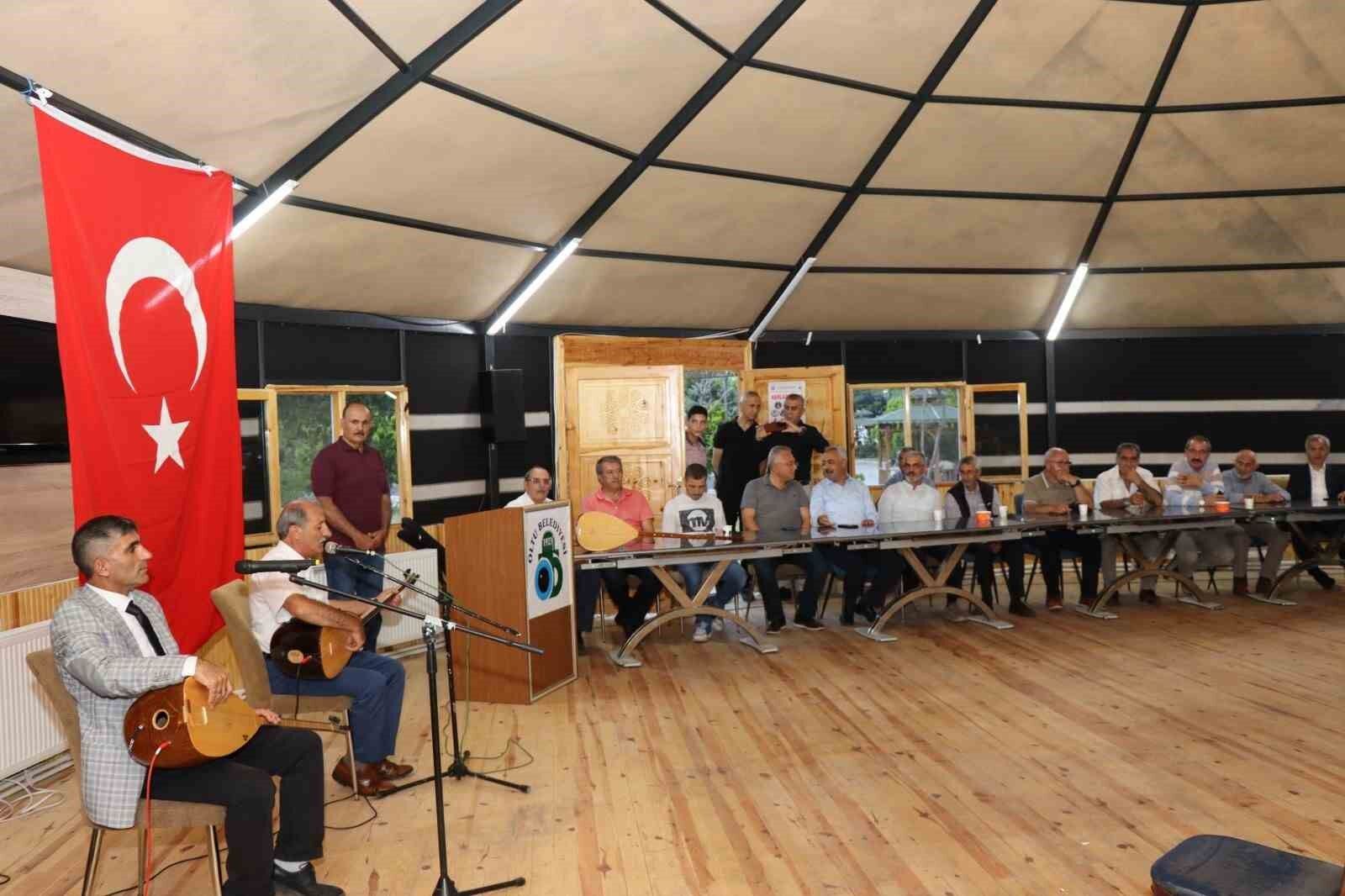 Erzurumlu aşıklar sazları ve sözleriyle coşturdu