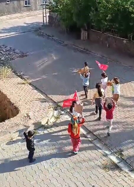 Miniklerden Filistin’e destek yürüyüşü