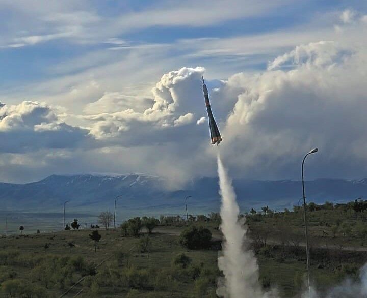 Roket yarışlarında madalyaları topluyor