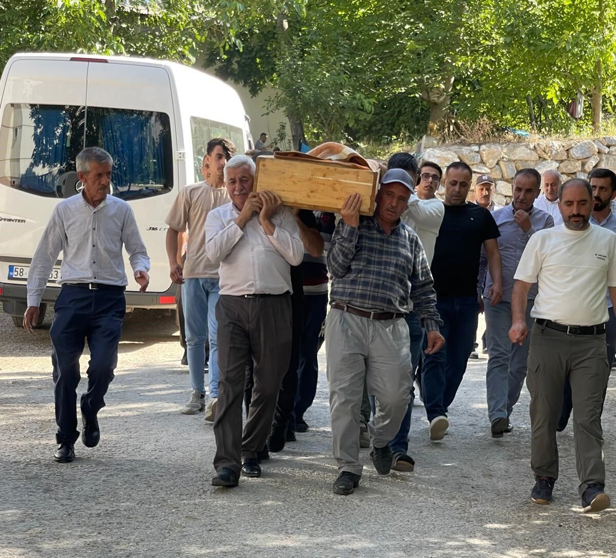 Oğlunun düğününe giderek katliamdan kurtulan Feride Nine 31 yıl sonra aynı gün hayatını kaybetti