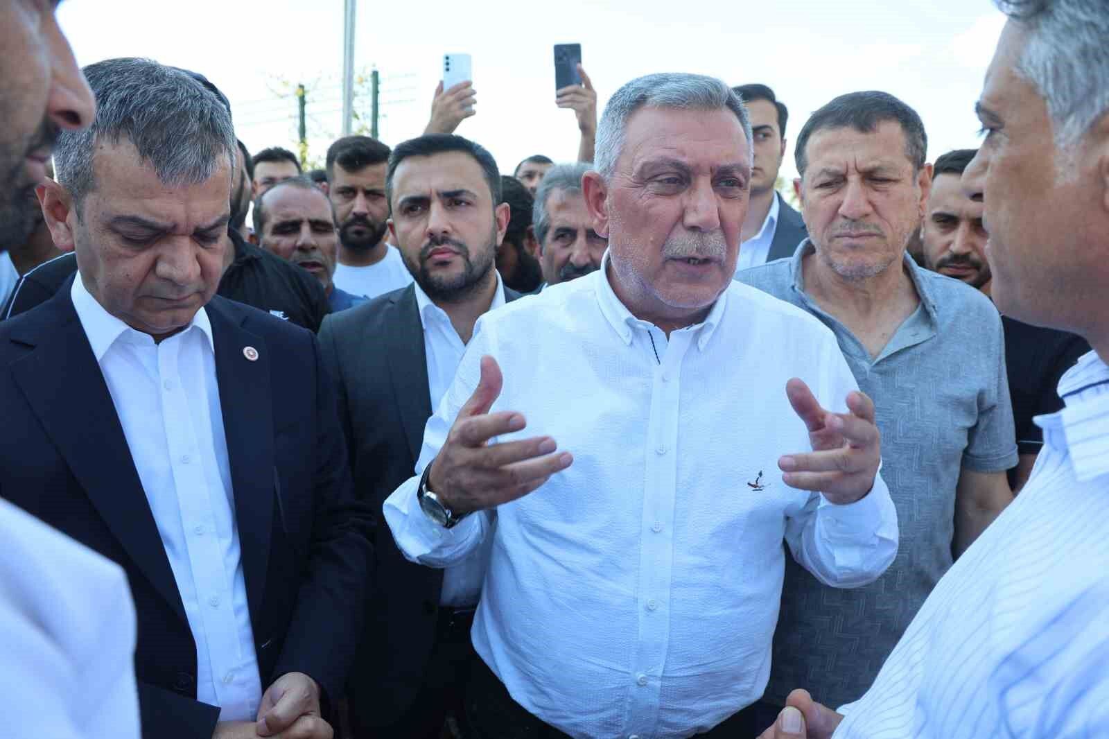 AK Parti heyetinden grevde olan işçilere destek