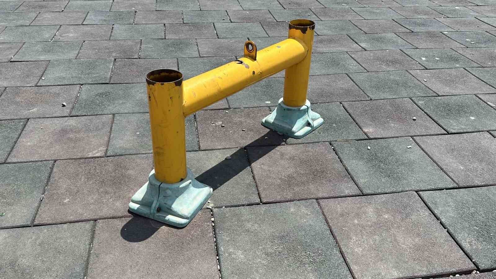 Çocuk parkını talan ettiler