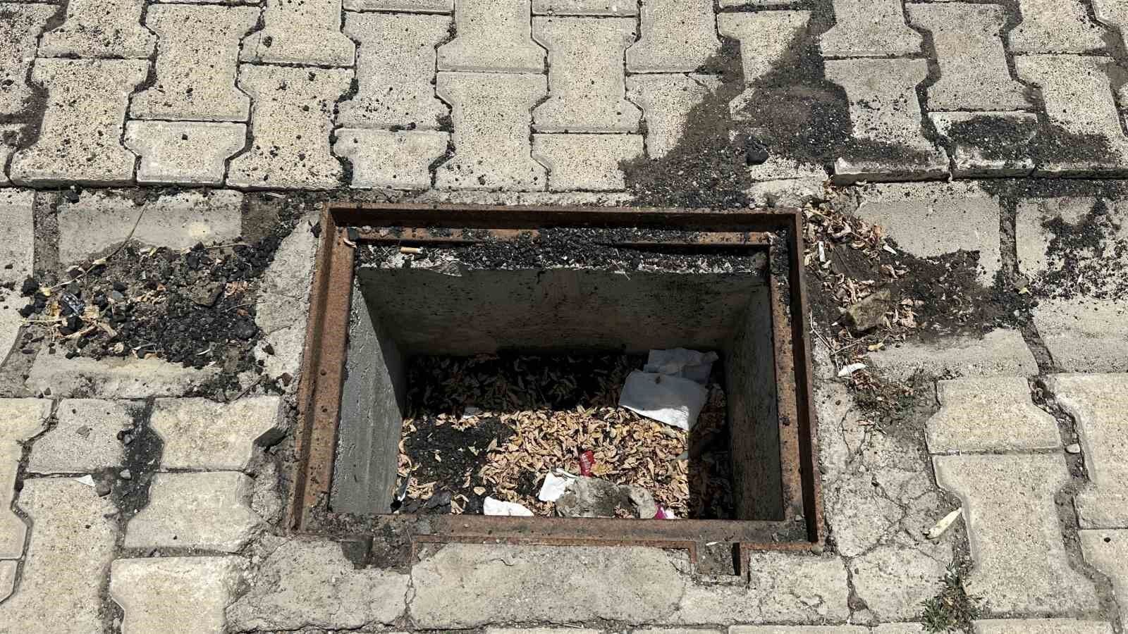 Çocuk parkını talan ettiler