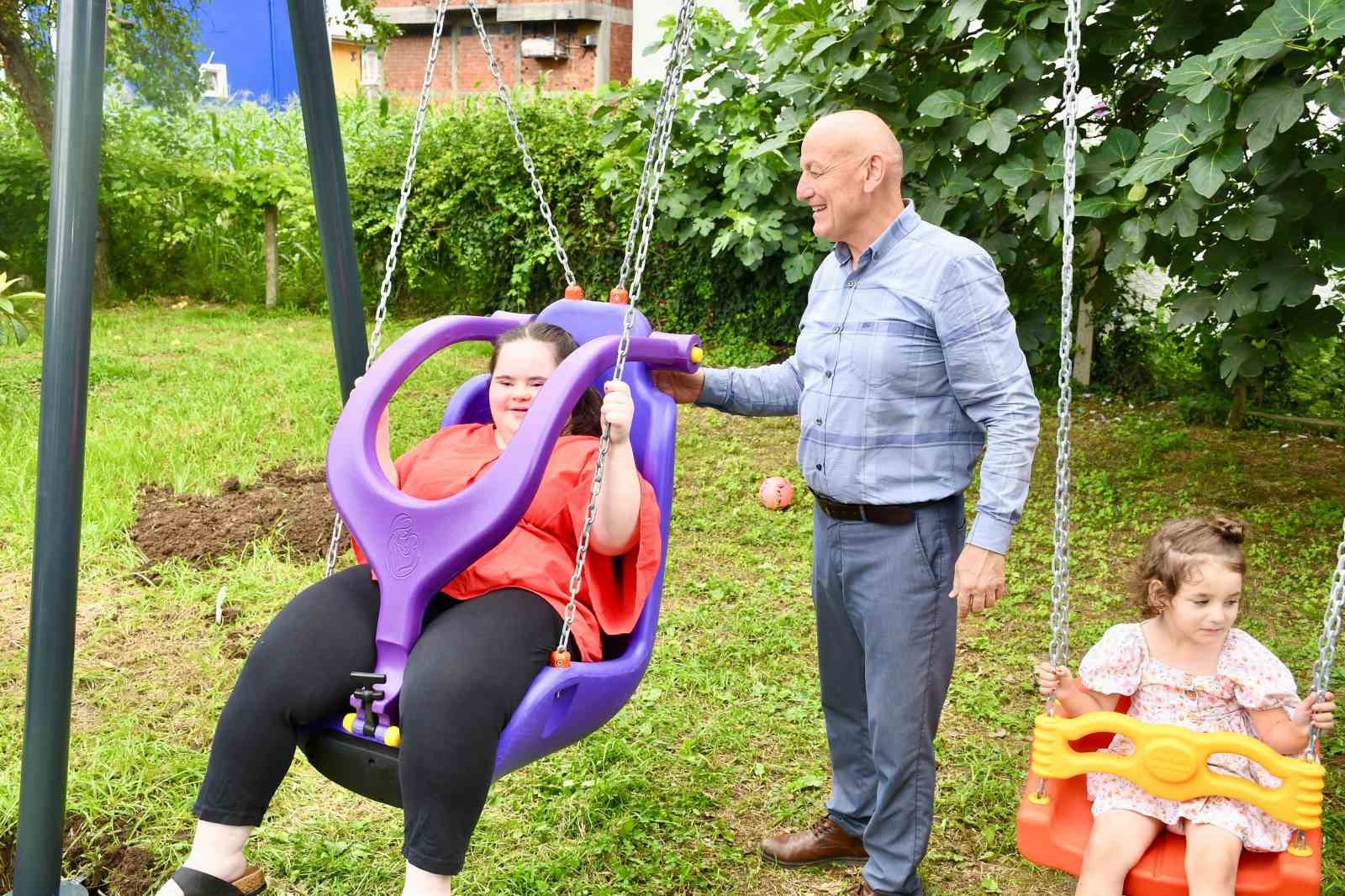 Başkan Kul’dan down sendromlu Zeynep’e anlamlı hediye