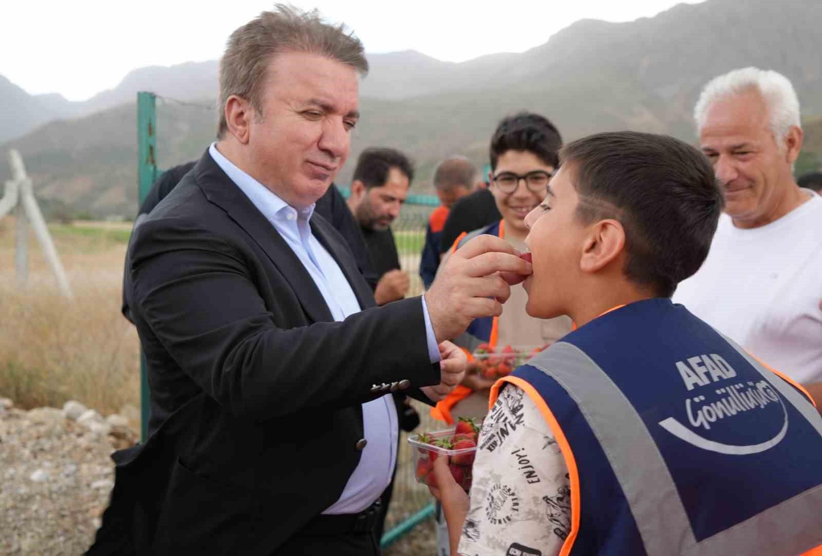 Erzincan’da ’Köyümde Üç Gün’ projesiyle lise öğrencileri teknolojiden uzak köy hayatını deneyimliyor