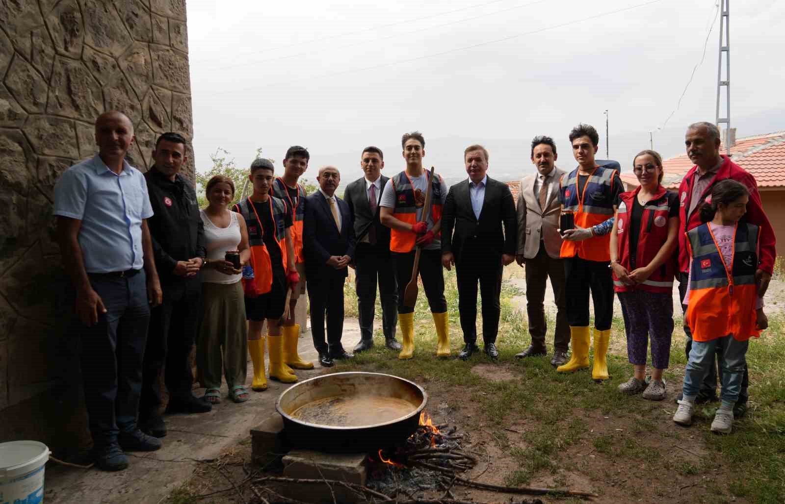 Erzincan’da ’Köyümde Üç Gün’ projesiyle lise öğrencileri teknolojiden uzak köy hayatını deneyimliyor