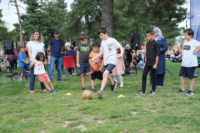‘Sosyal medyadan sosyal meydana’ projesi, festival havasında geçti
