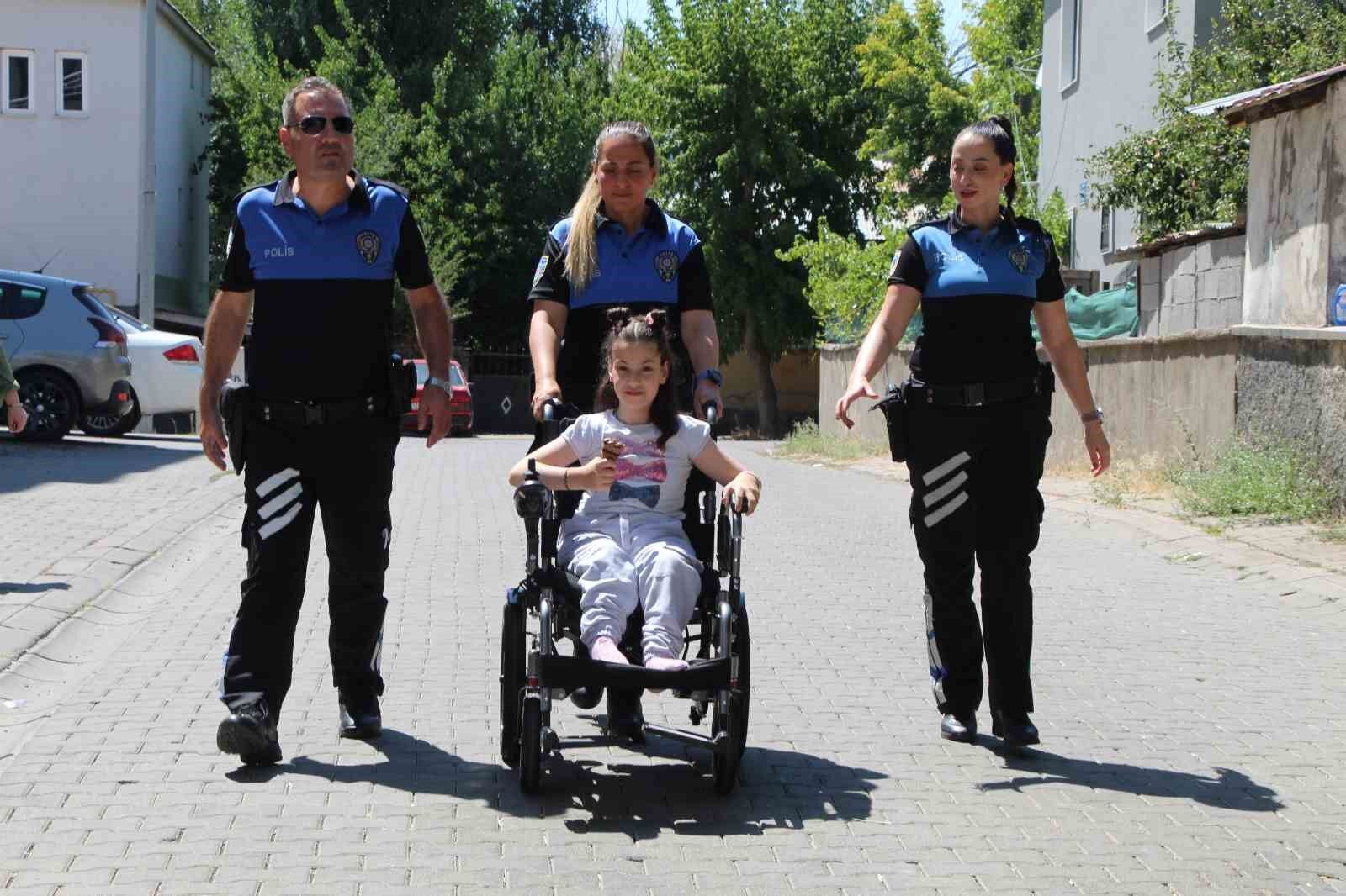 Bingöl Emniyeti, bedensel engelli Şilan’a umut oldu