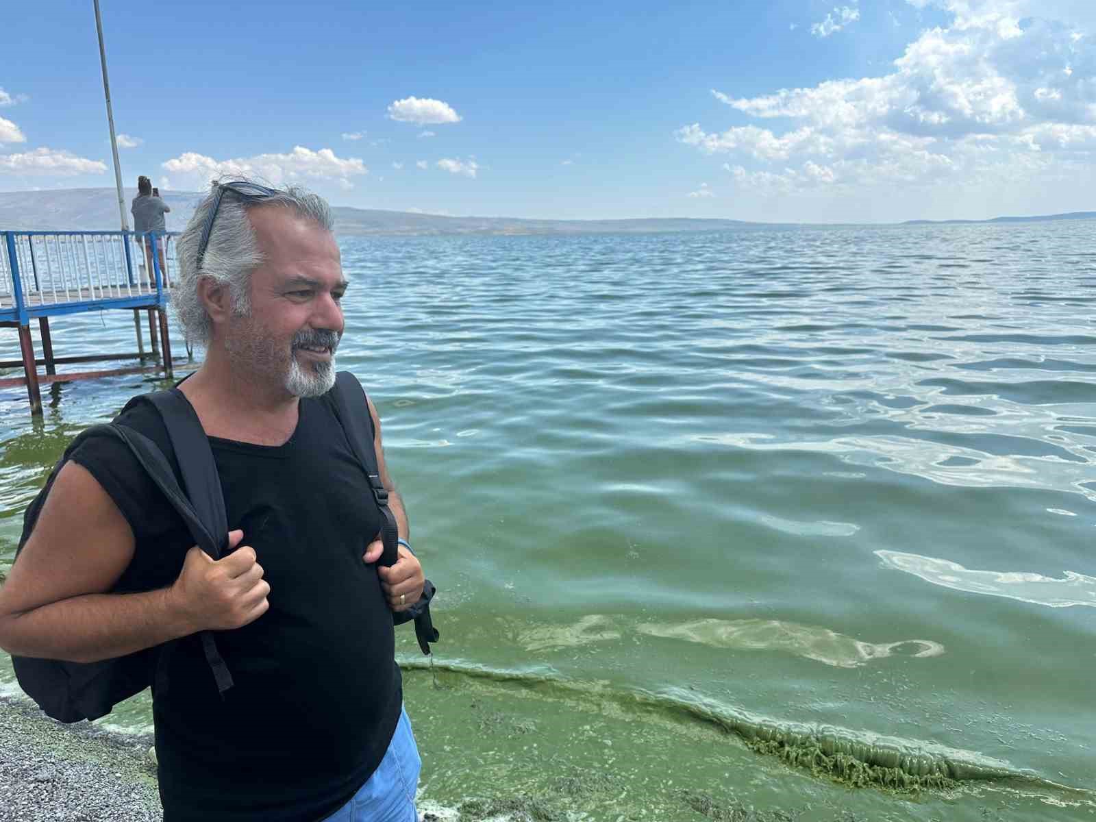 Çıldır Gölü yeşil renge büründü