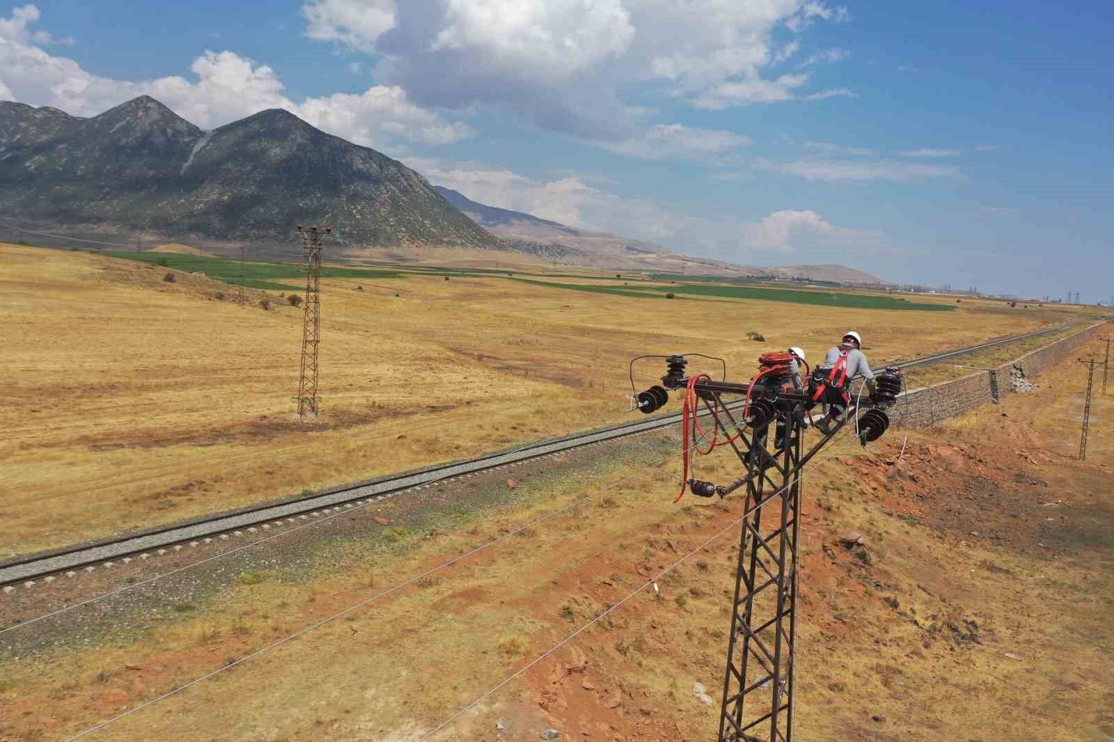 VEDAŞ, Bitlis’teki köy ve mezralarda çalışmalarını sürdürüyor