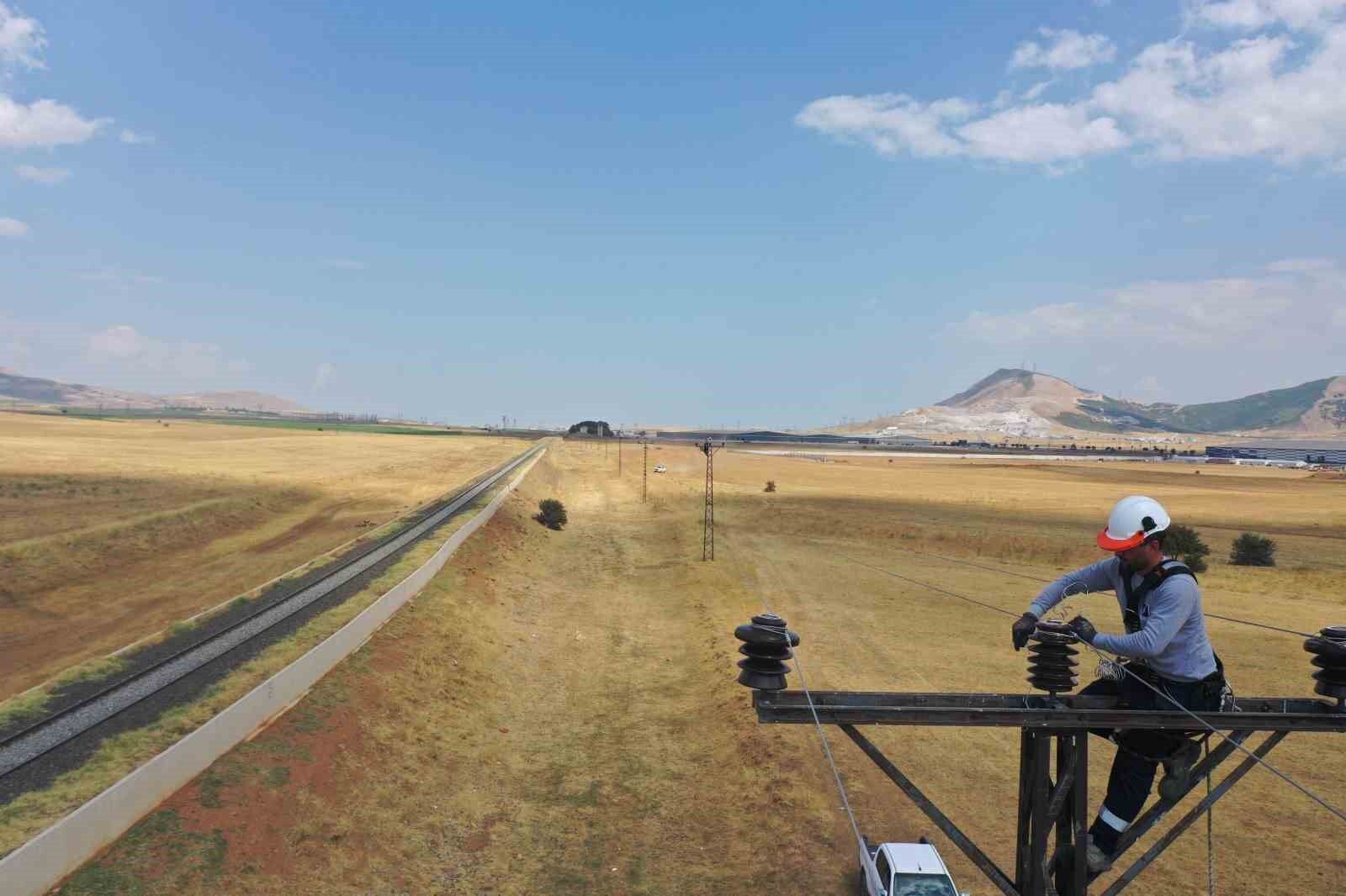 VEDAŞ, Bitlis’teki köy ve mezralarda çalışmalarını sürdürüyor