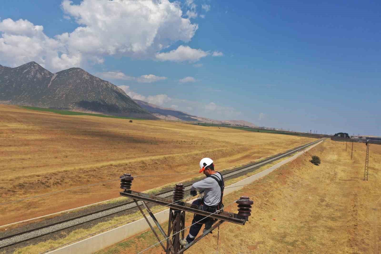 VEDAŞ, Bitlis’teki köy ve mezralarda çalışmalarını sürdürüyor