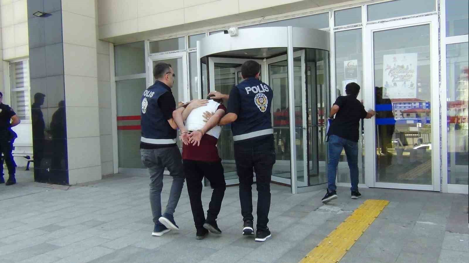 Kars polisi cinayet zanlısını yurtdışına kaçarken yakalandı