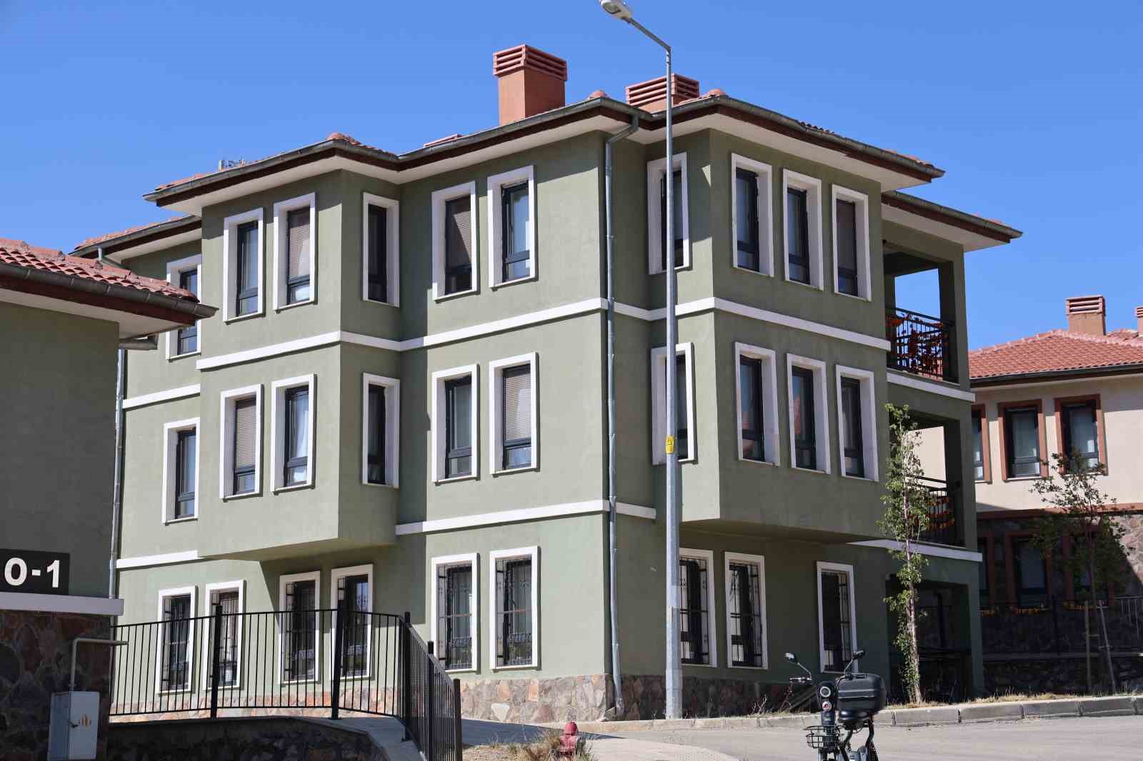 Depremin merkez üssü o ilçe, TOKİ eliyle yenilendi