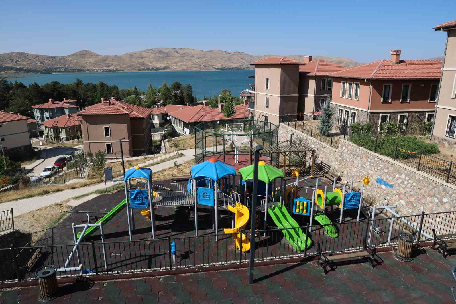 Depremin merkez üssü o ilçe, TOKİ eliyle yenilendi