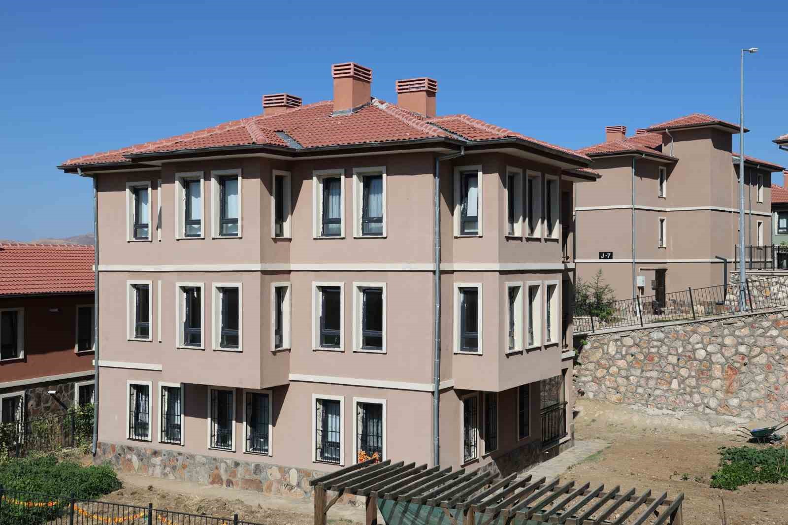 Depremin merkez üssü o ilçe, TOKİ eliyle yenilendi