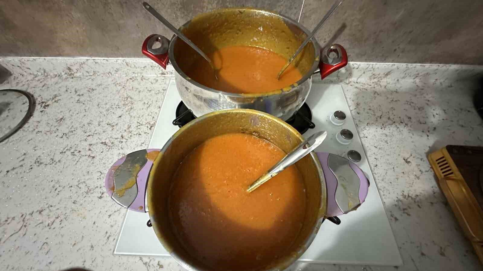 Yüksekova’da pestil yapımı