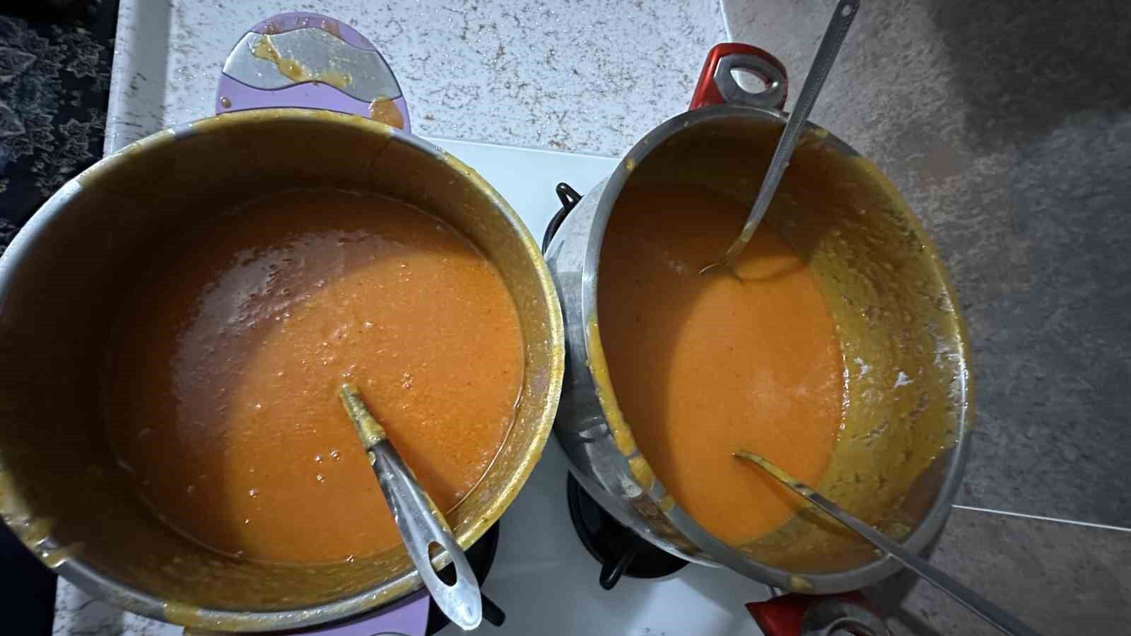 Yüksekova’da pestil yapımı