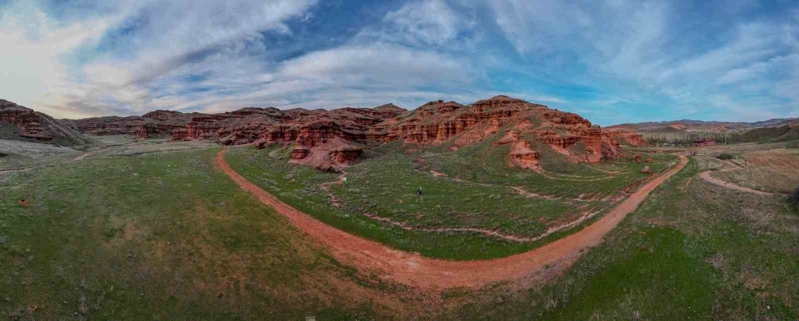 Kırmızı Periler Diyarı güzelliğiyle büyülüyor