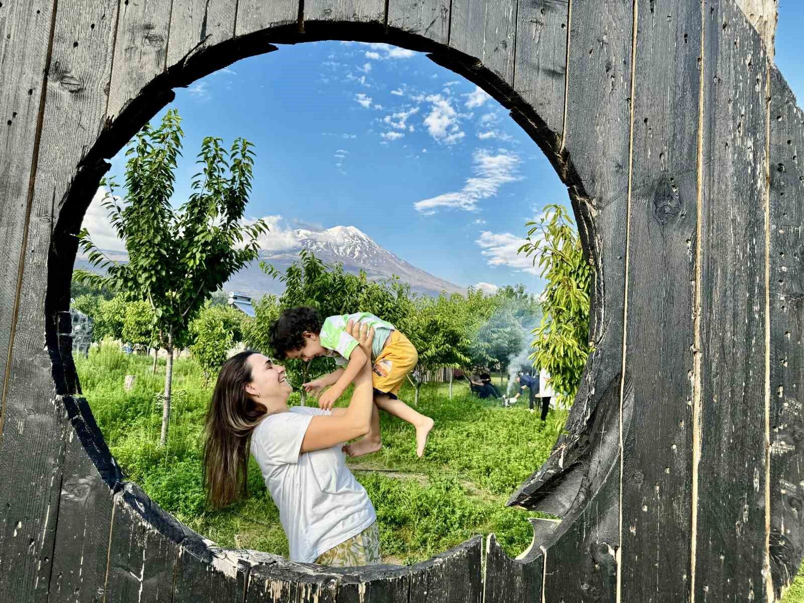 Ağrı Dağı ihtişamıyla göz kamaştırıyor