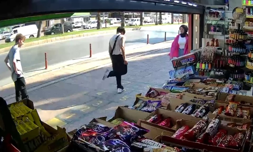 7’den 70’e her yaştan vatandaş ’sek sek’ oynayarak geçiyor