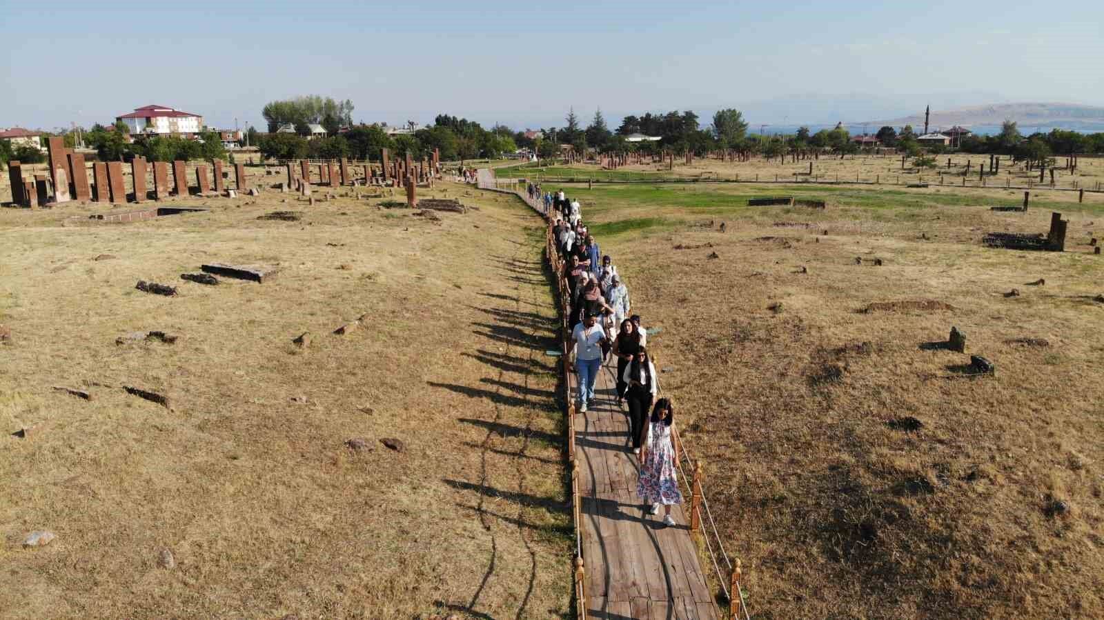 Selçuklu Mezarlığında hafta sonu yoğunluğu