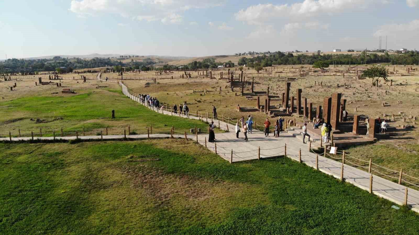 Selçuklu Mezarlığında hafta sonu yoğunluğu