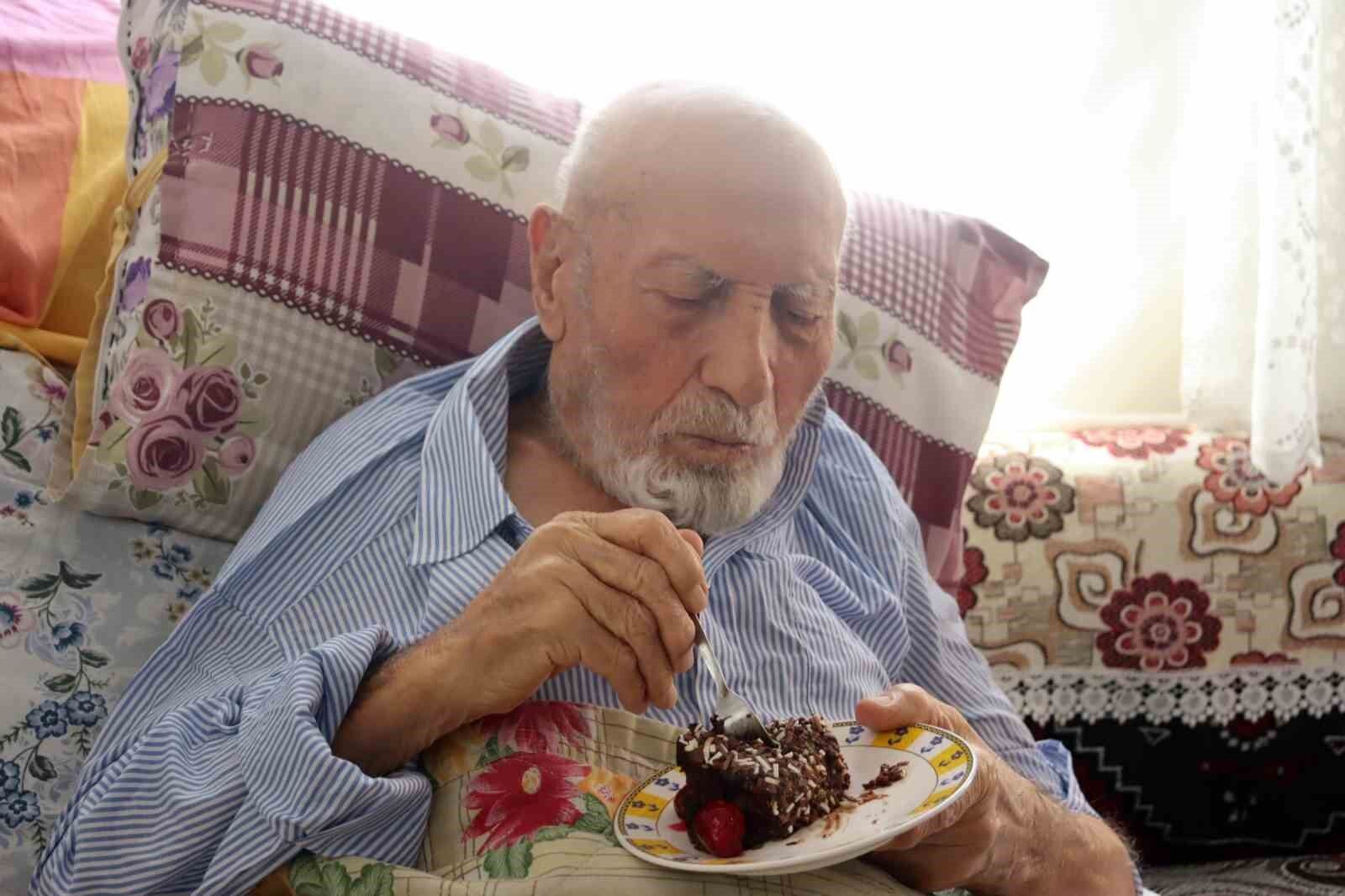 1 asırlık dedeye doğum günü sürprizi