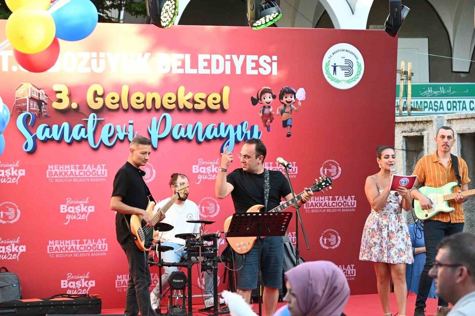 Bozüyük’te çocuklar 3’üncü Geleneksel Sanatevi Panayırı’nda çok eğlendi