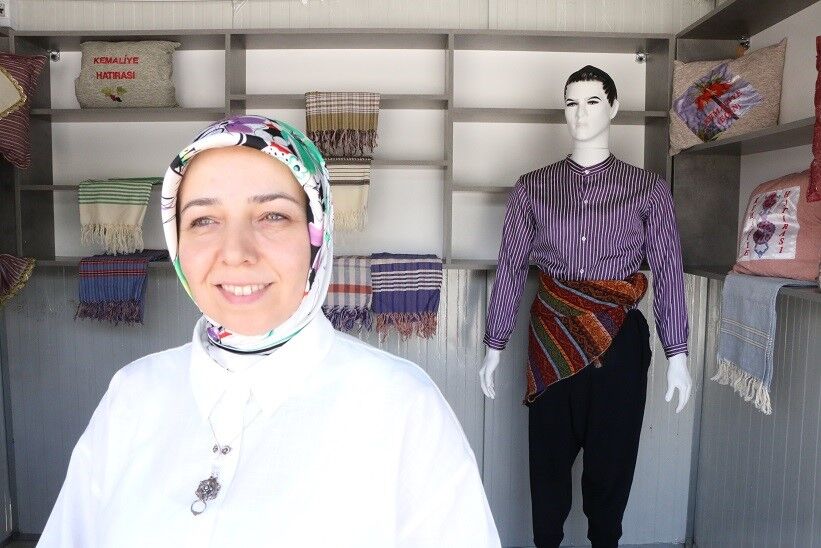 Kemaliyeli kadınlar asırlık Gazenne Kumaşını el emeği ile dokumaya devam ediyor