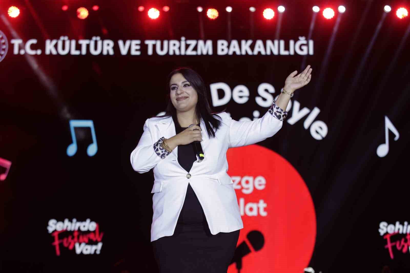 ’Sen de Söyle’ yarışmasında amatör sesler beğeni topladı