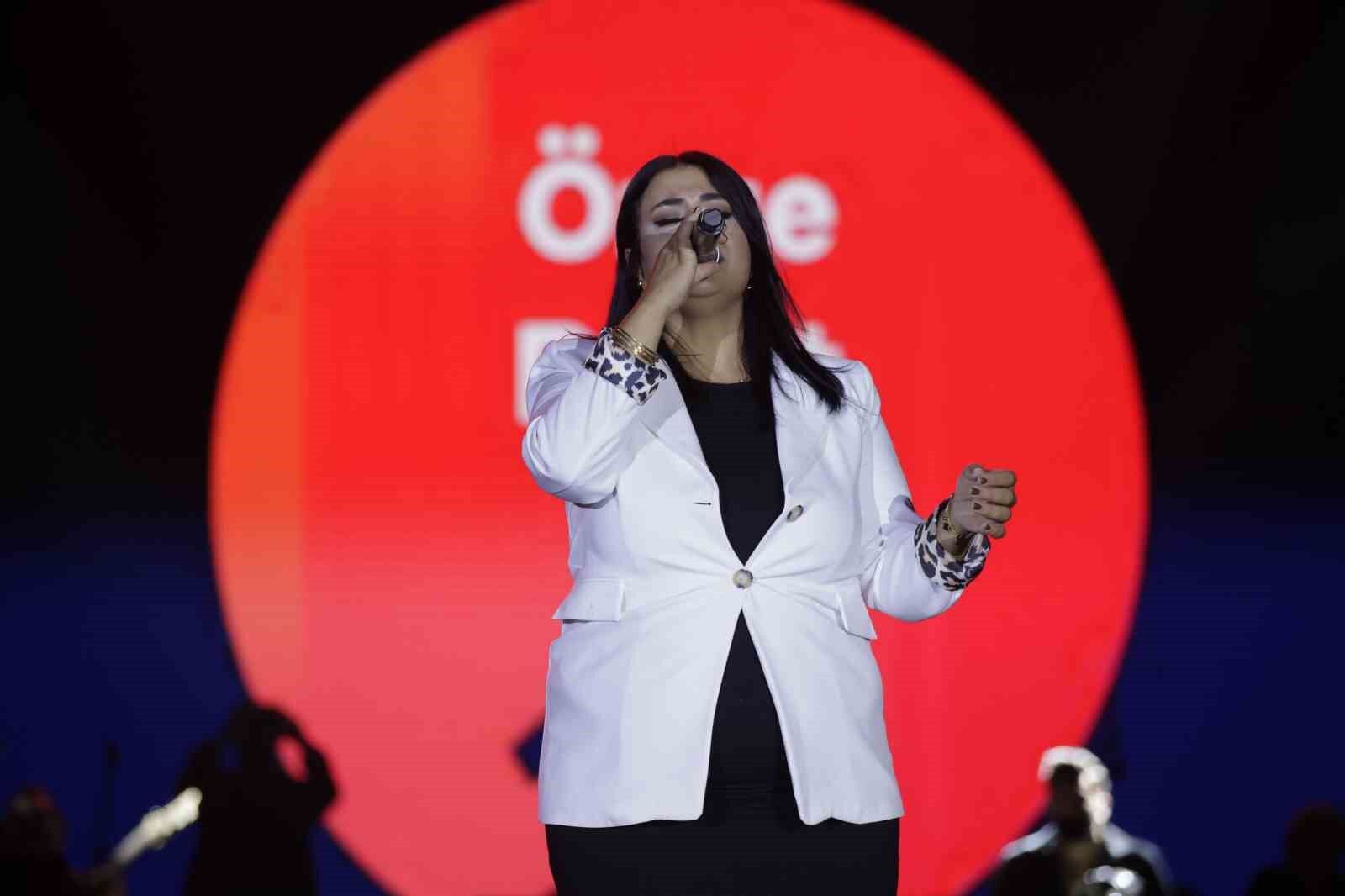 ’Sen de Söyle’ yarışmasında amatör sesler beğeni topladı