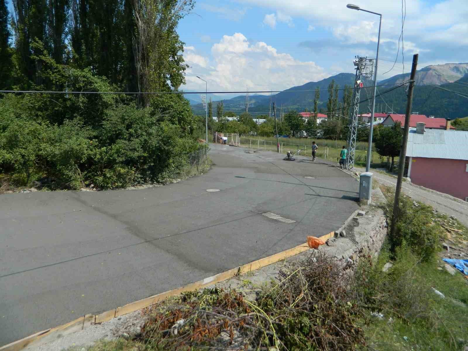 Posof’ta caddeler betonla kaplanıyor