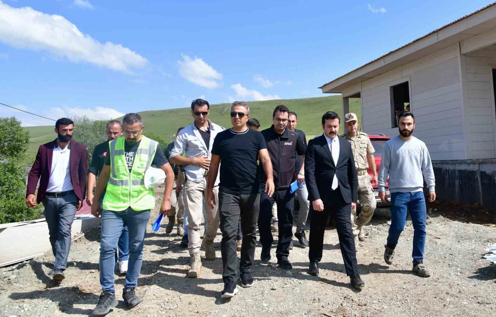 Ardahan’da deprem konutları ’büyük bir hızla’ inşa ediliyor