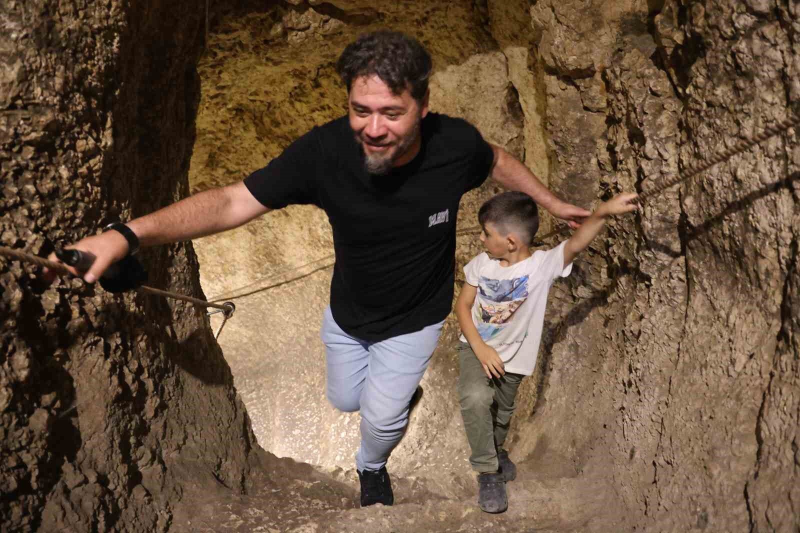 İki kral esir edilmişti, 36 metre derinde 100 basamakla iniliyor