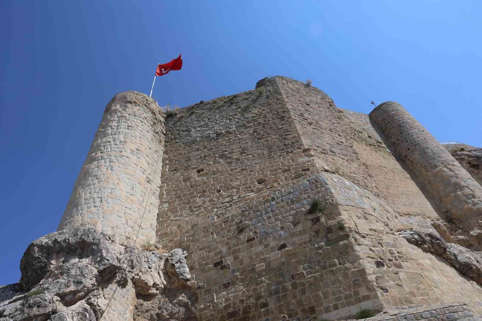 İki kral esir edilmişti, 36 metre derinde 100 basamakla iniliyor