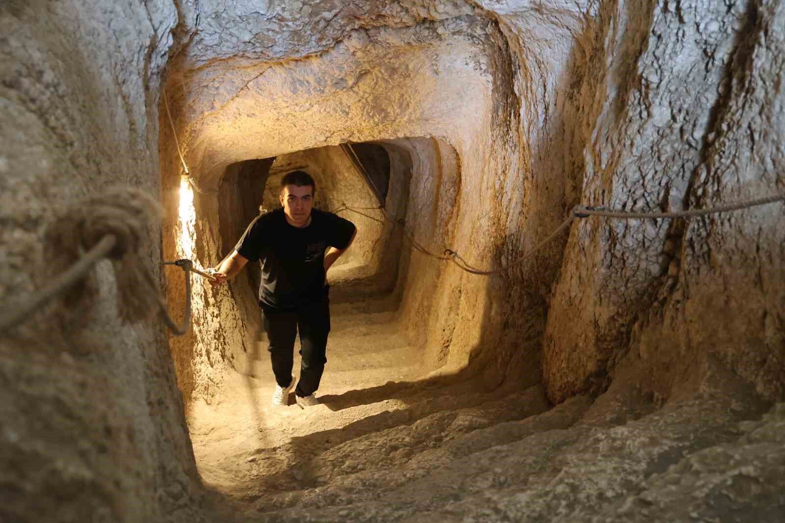 İki kral esir edilmişti, 36 metre derinde 100 basamakla iniliyor