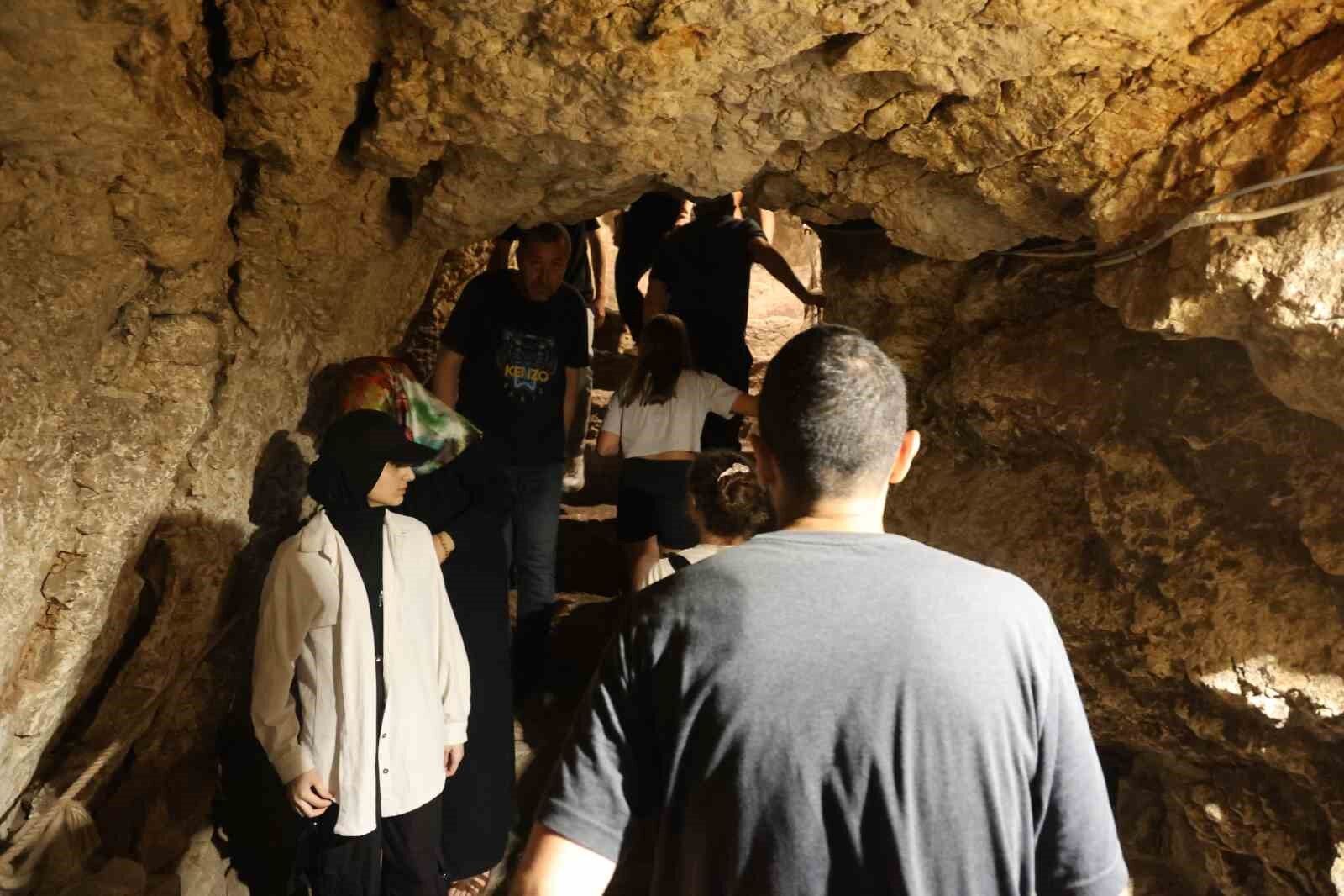 İki kral esir edilmişti, 36 metre derinde 100 basamakla iniliyor