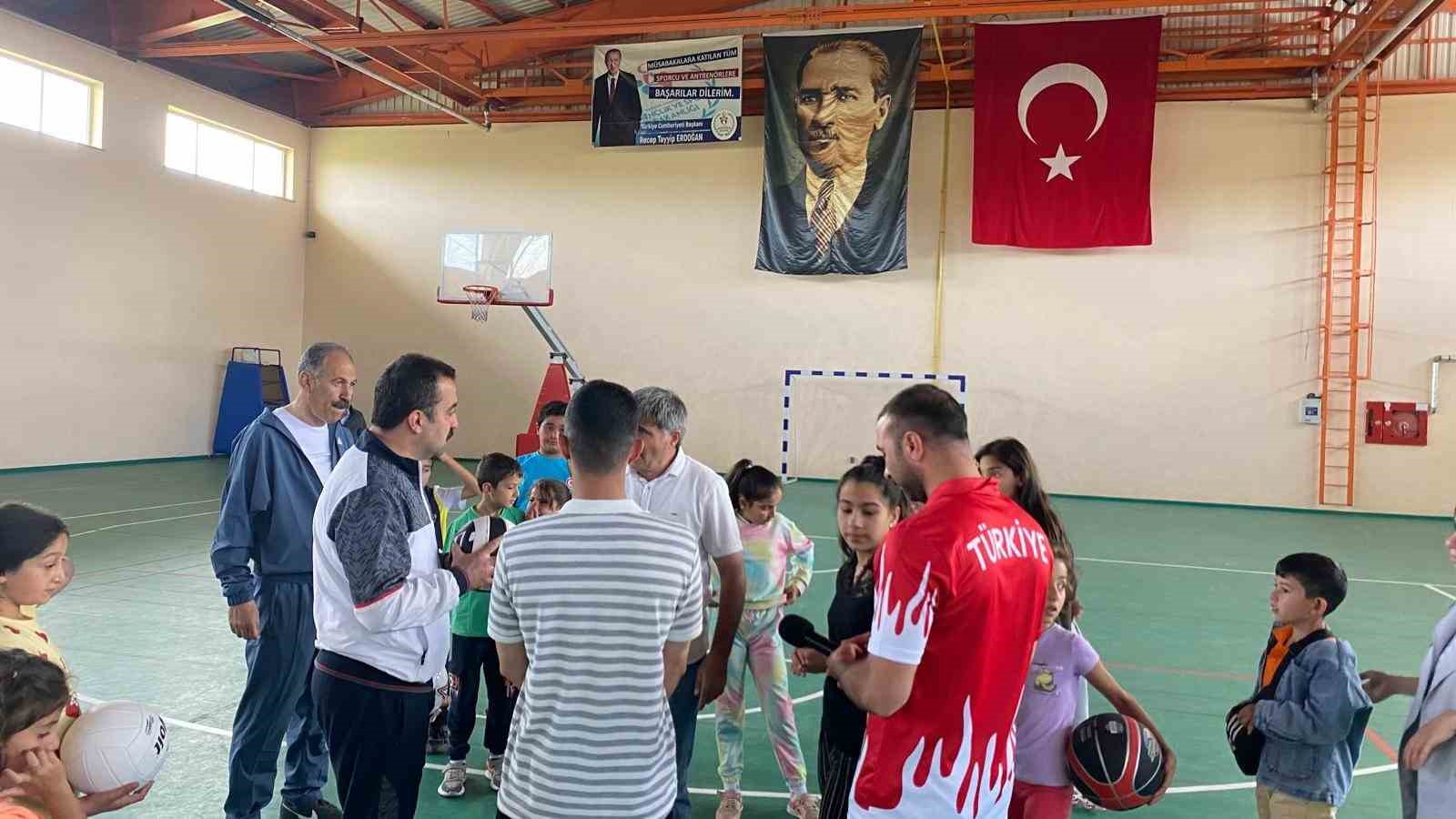 Arpaçaylı çocuklar yaz tatilini spor yaparak geçiriyor