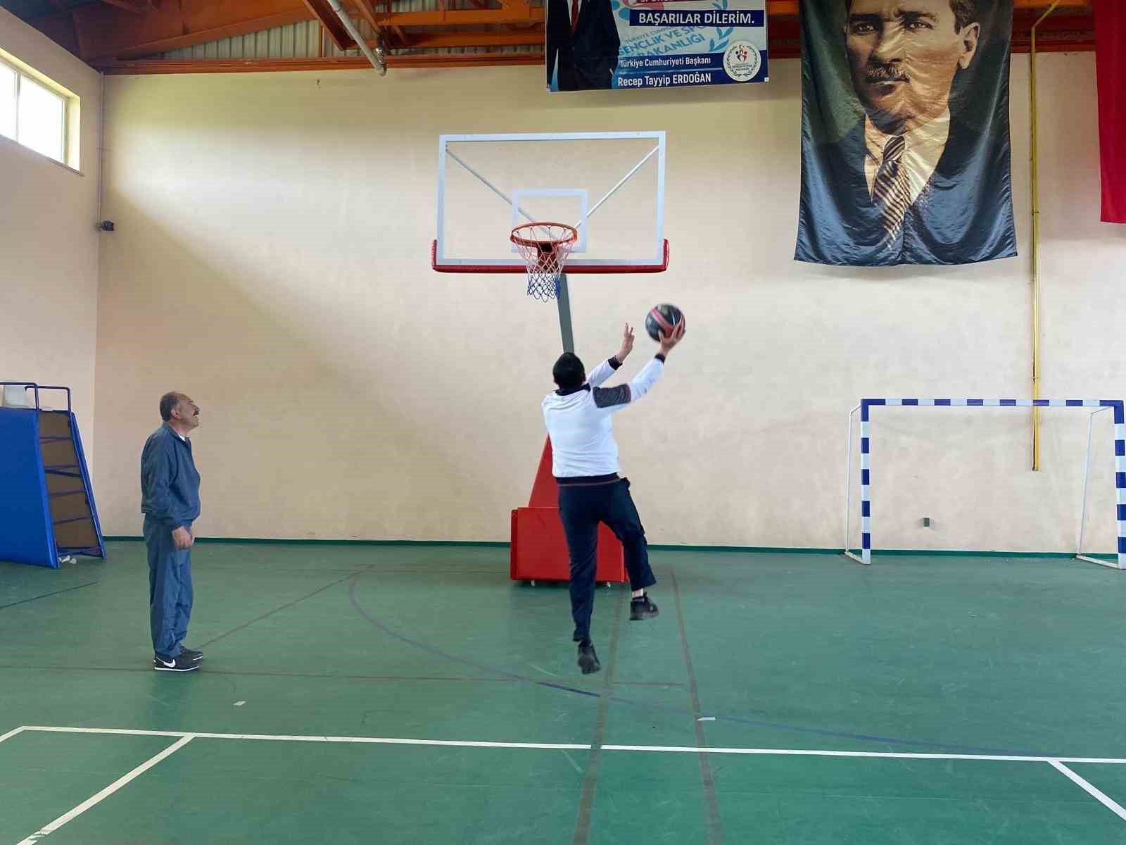 Arpaçaylı çocuklar yaz tatilini spor yaparak geçiriyor