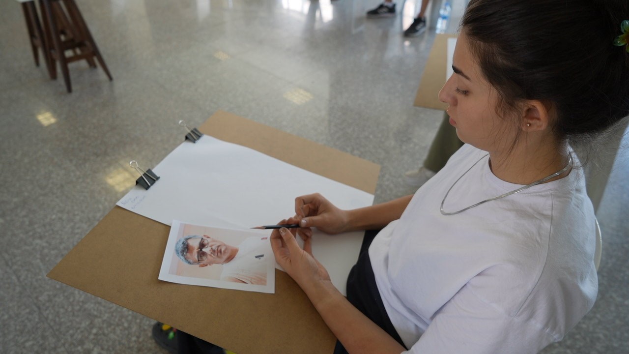 Atış pozuyla gündem olan Yusuf Dikeç sınav sorusu oldu