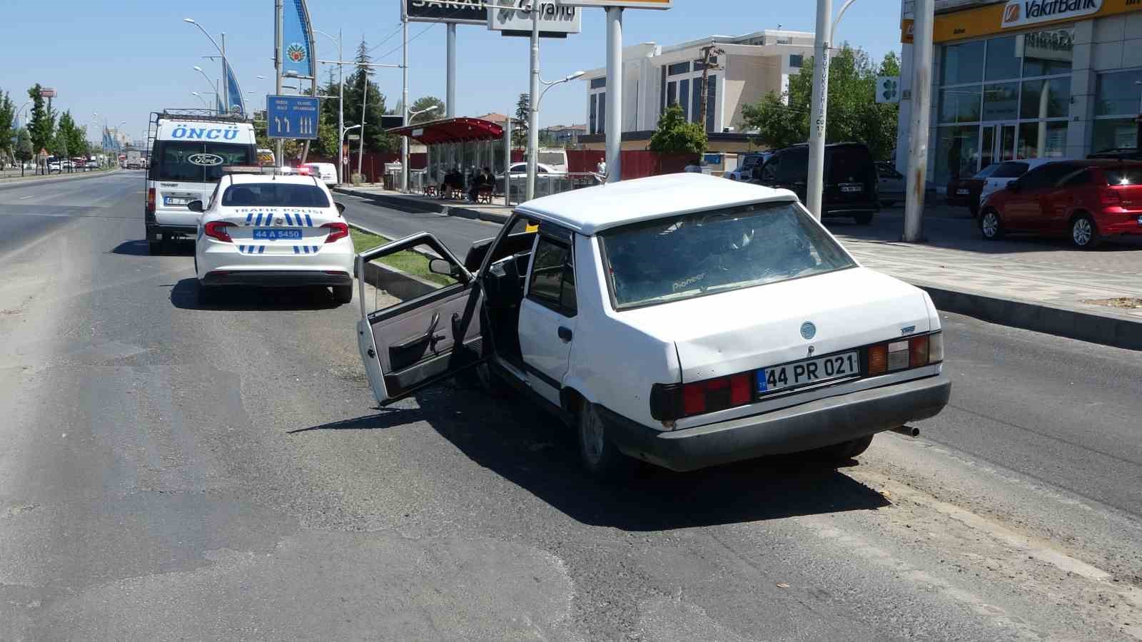 Refüje çarpan Tofaş kağıt gibi dağıldı: 6 yaralı