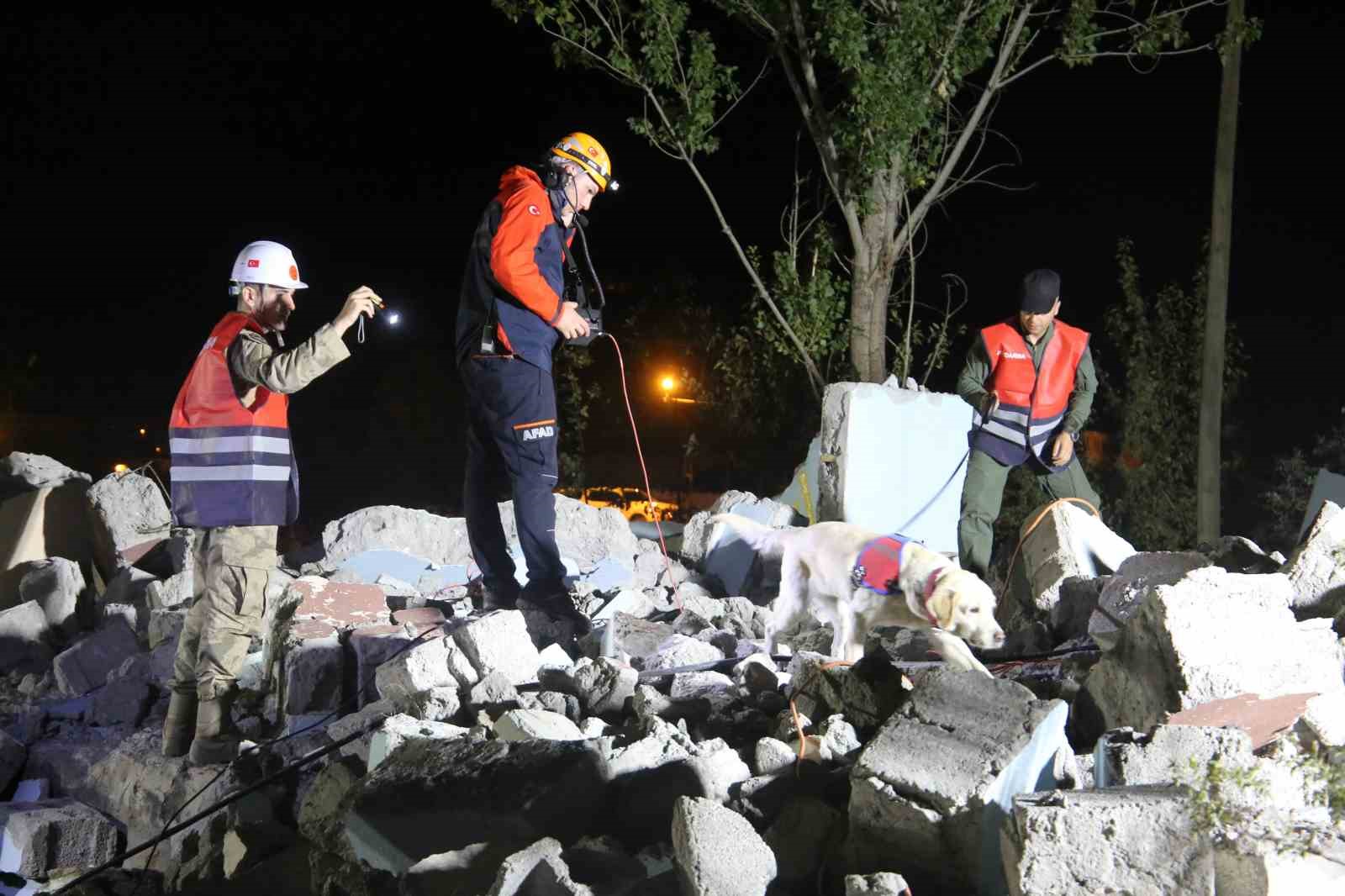 Muş’ta gerçeği aratmayan deprem tatbikatı