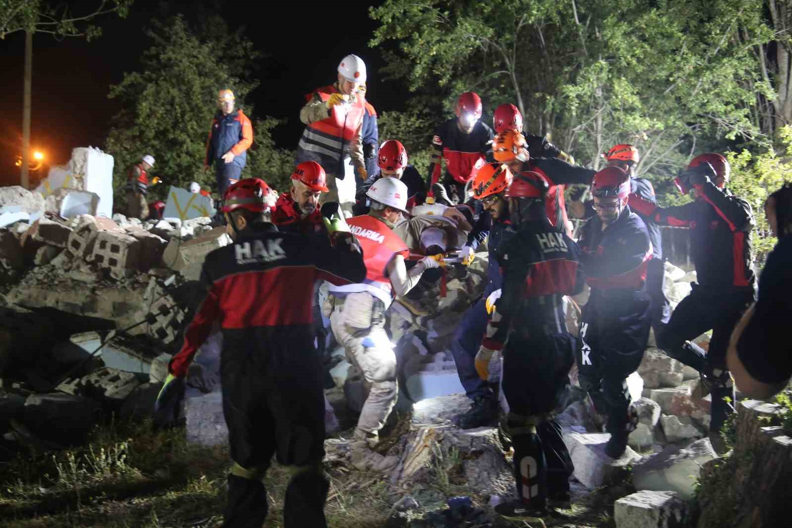 Muş’ta gerçeği aratmayan deprem tatbikatı